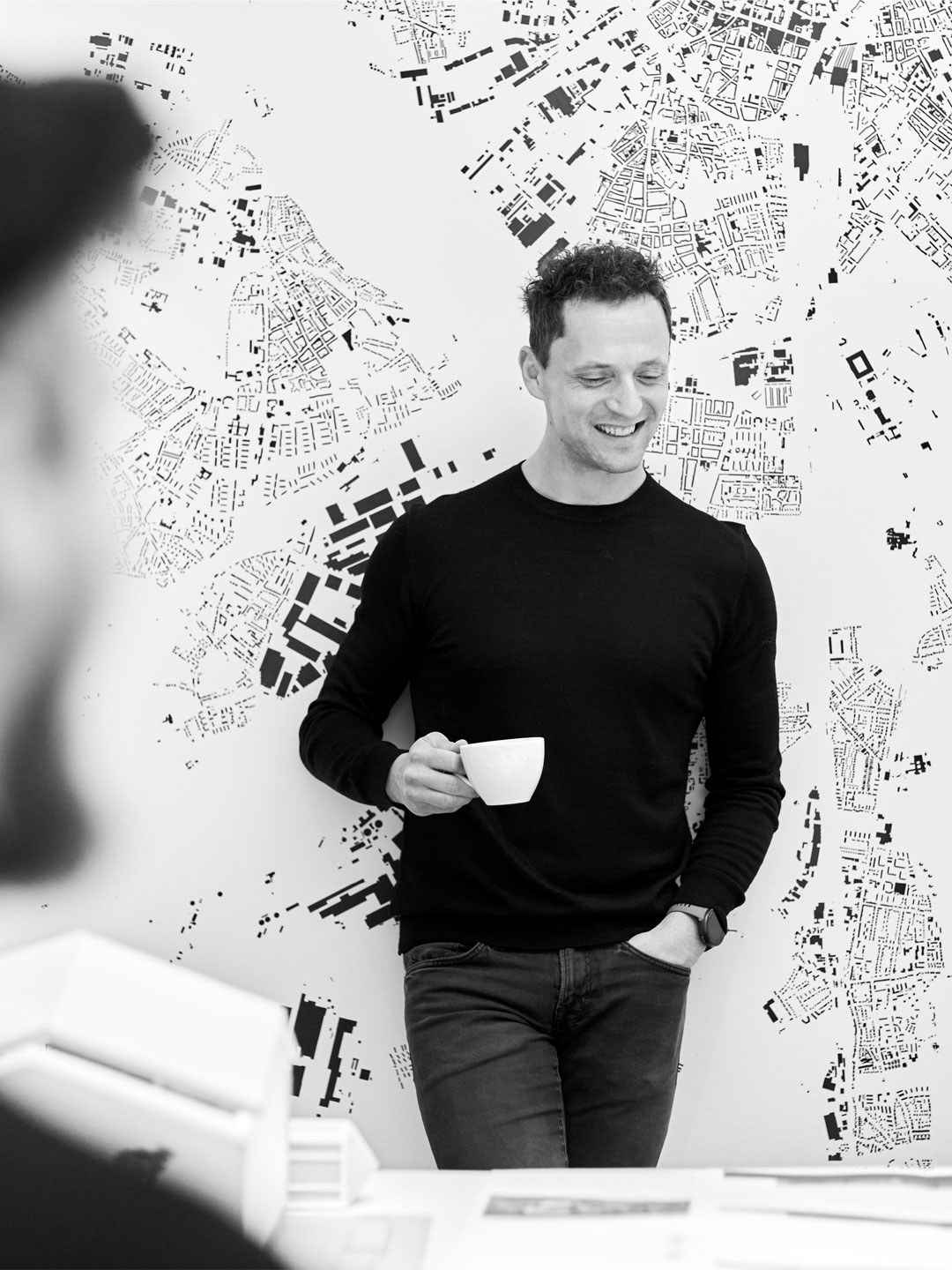 Martin Smyk im Büro von Smyk Fischer Architekten