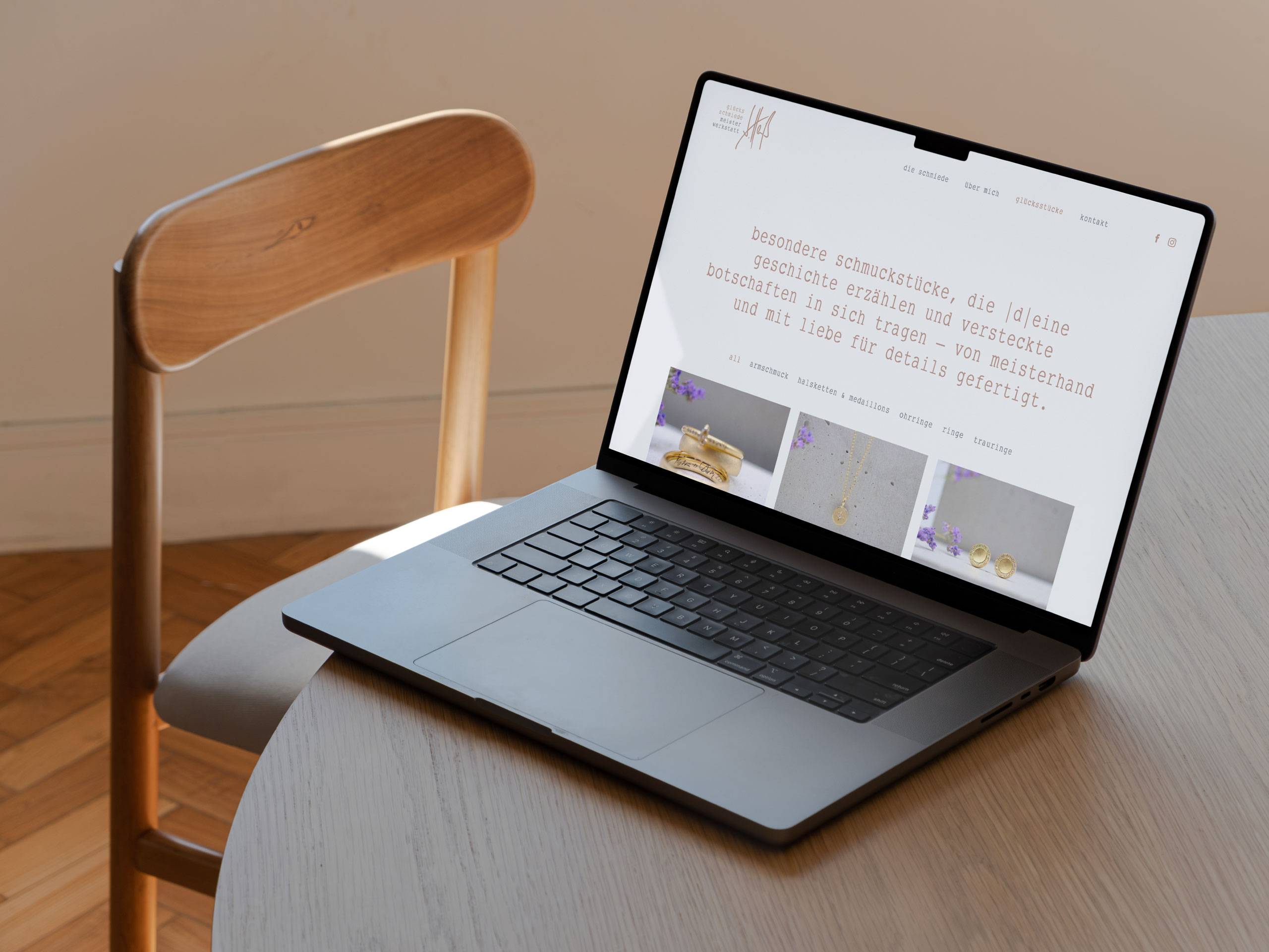 Darstellung Website Projekt Gluecksschmiede Vechta auf dem MacBook