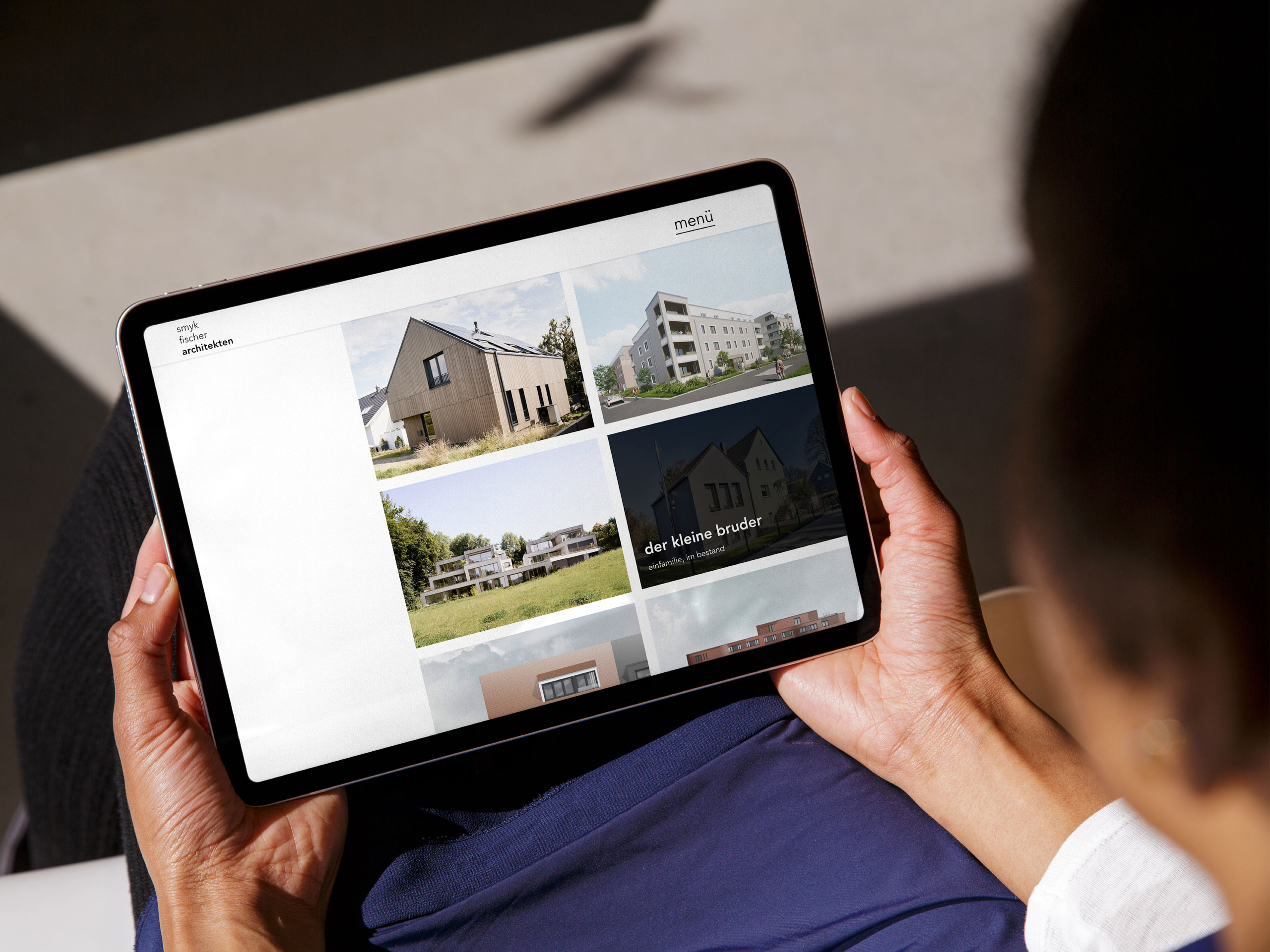 Webdesign für Smyk Fischer Architekten: Projektübersicht der Website auf dem iPad